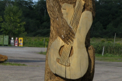 Woody The Music Playing Bear