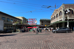 Pike Place Market ( Puiblic Market Centre )